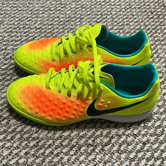 Nike Indoor Soccer Shoes - Picture 2 of 5